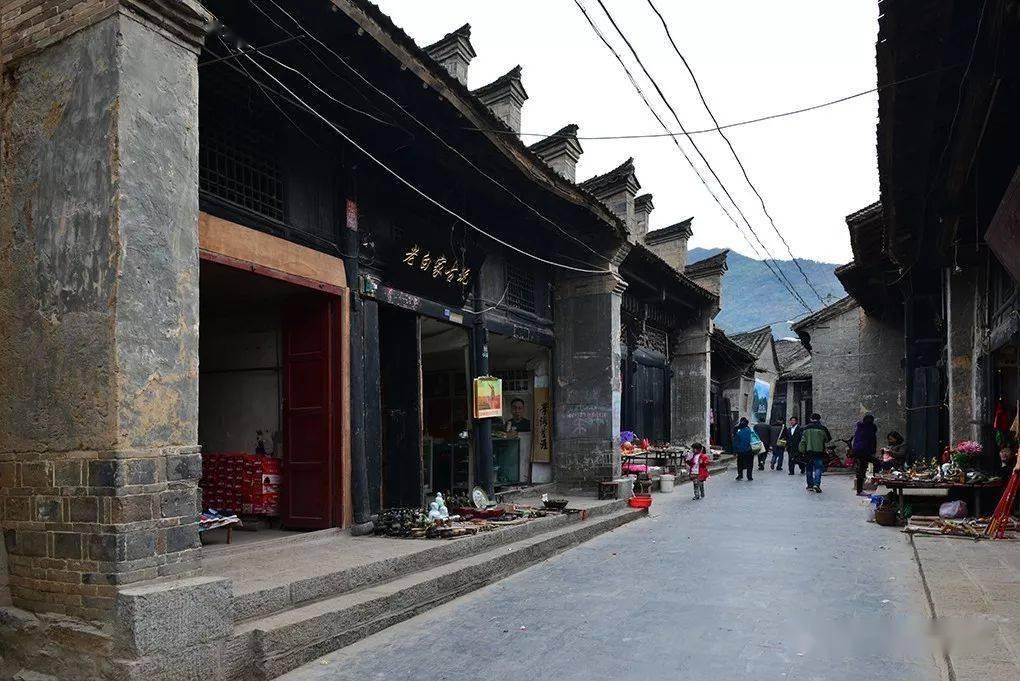 回避型依恋感情中梗更专一忠诚还是更容易花心出轨？游戏画面